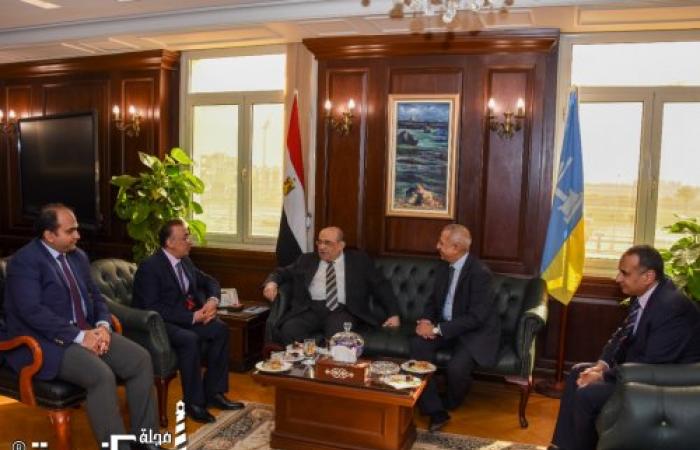 رئيس الأكاديمية العربية للعلوم والتكنولوجيا والنقل البحري يقدم التهنئة  لمحافظ الإسكندرية لتوليه مهام منصبه.