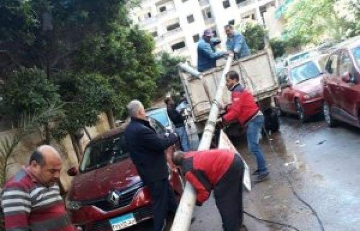 سقوط 2 من الأعمدة الكهربائية بسبب الطقس في الإسكندرية