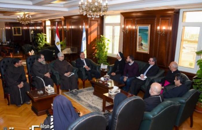 محافظ الإسكندرية يستقبل وفدا من الكنائس الغربية لتهنئته بتوليه منصبه محافظا للثغر