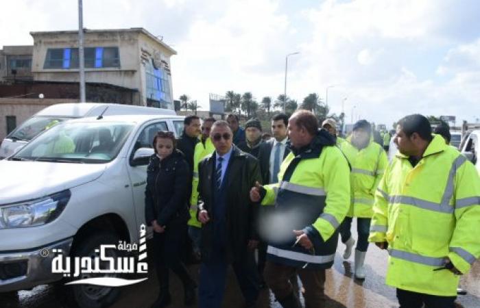 الشريف يتابع أعمال رفع تجمعات مياه الأمطار الغزيرة بالطريق الصحراوي ويتأكد من سيولة الحركة المرورية به