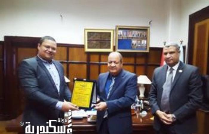تكريم رئيس مجلس إدارة شركة الكهرباء كأحد افضل الشخصيات المؤثرة في المجتمع السكندري