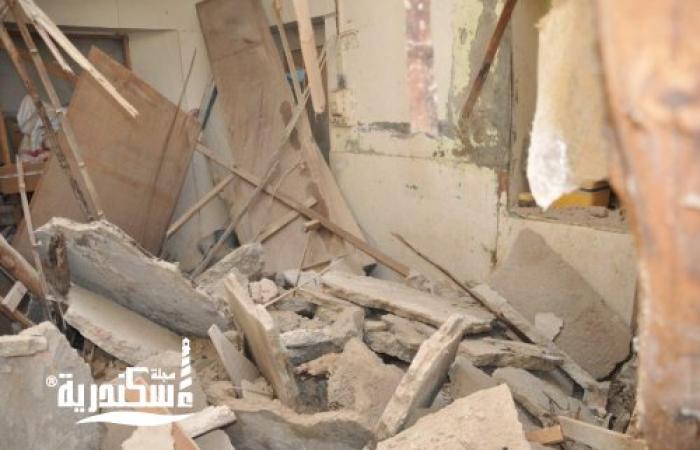 نيابة العطارين ...تشكيل لجنة هندسية  لمعاينة انهيار أجزاء من سقف عقار قديم بشارع صلاح سالم