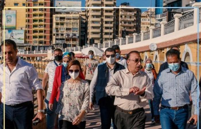 محافظ الإسكندرية...تسليم 2 كابينة بشاطئ ستانلي مجاناً لصالح جيش الإسكندرية الأبيض وأسرهم