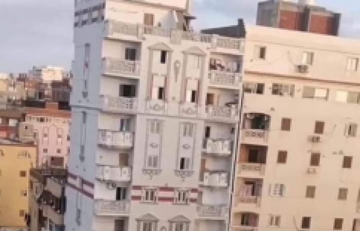 اللجنة الهندسية توصي بإزالة 10 طوابق من عقار بحري المائل