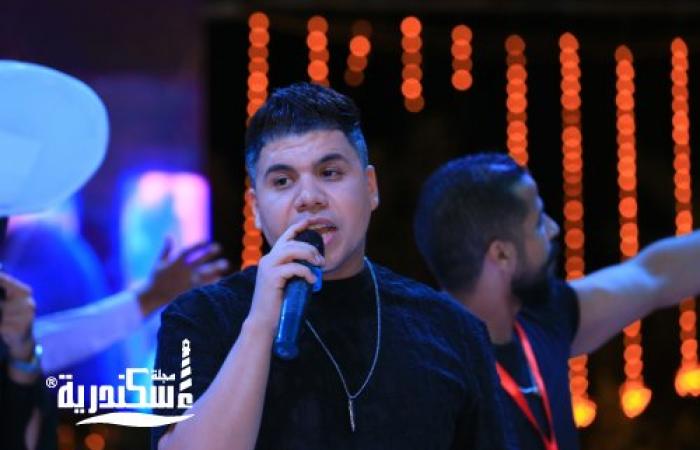 تفاعل كبير من الجمهور مع أغاني عمر كمال في حفل تخرج كلية حقوق الإسكندرية