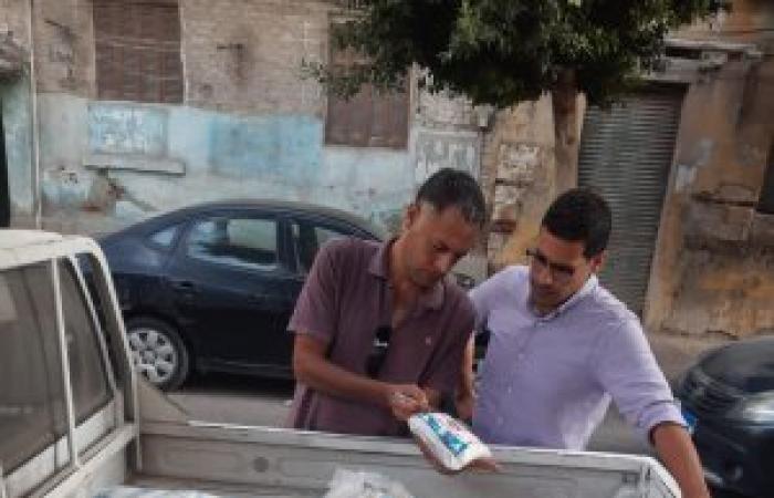 ضبط سيارة تقوم بتجميع كميات من السكر التموينى المدعم لبيعه في السوق السوداء