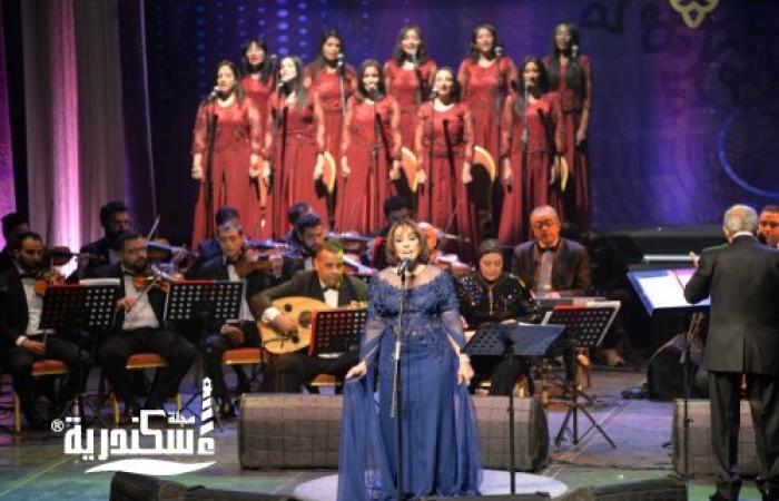 بالصور: عفاف راضي لجمهور الاسكندرية " وحشتوني"  في ثاني ليالي مهرجان الموسيقي العربية