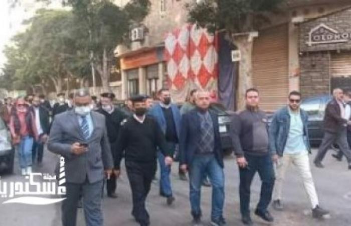 مدير أمن الإسكندرية يقود حملة مكبرة لإزالة الإشغالات فى شارع ونجت