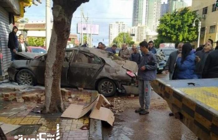 سقطت على سيارته شرفة شقة بالطابق الخامس.....دايس بنزين وهو ميت