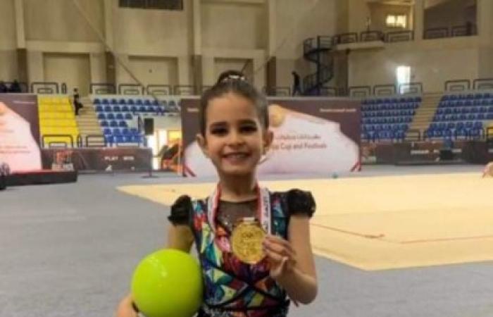 بيري شريف تحصد الميدالية الذهبية لبطولة الجمهورية للجمباز الإيقاعي تحت ٧ سنوات