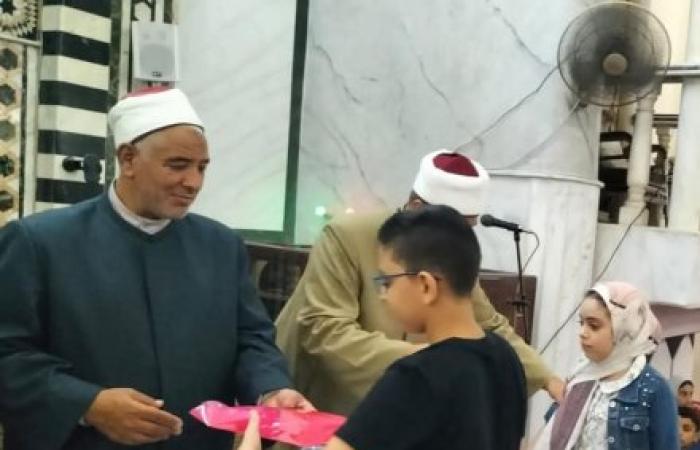 وكيل وزارة الأوقاف بالإسكندرية....يكرم زهور القرآن الملتحقين بالنشاط الصيفي بالمساجد