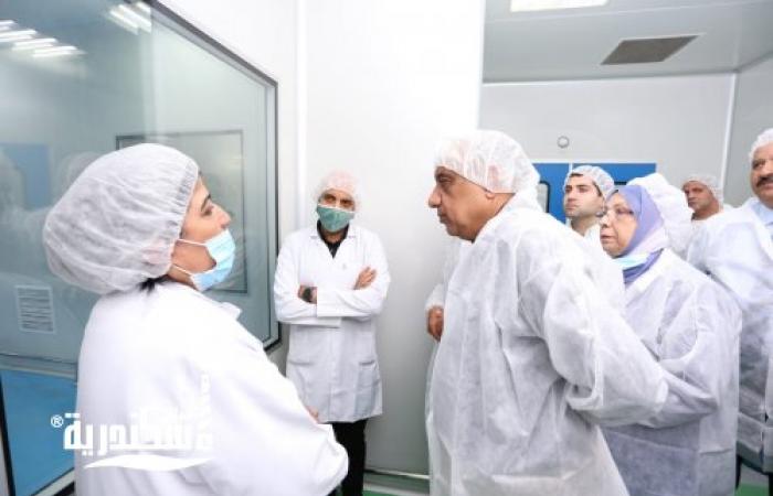 وزير قطاع الأعمال يتفقد مصانع "الإسكندرية للأدوية" ويستعرض مشروعات التطوير