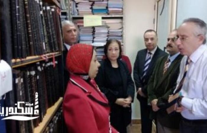 نائب رئيس جامعة الإسكندرية يتفقد وحدة المكتبة الرقمية ومتحف المقتنيات