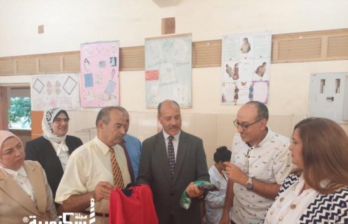 مدير تعليم الإسكندرية يتفقد مبادرة تصنيع الزي المدرسي ل 600 مدرسة