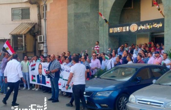 دعما للقيادة السياسية.. اللجنه النقابية بترول أبو قير بالإسكندرية تشارك بالحشد الجماهيري بميدان سيدي جابر