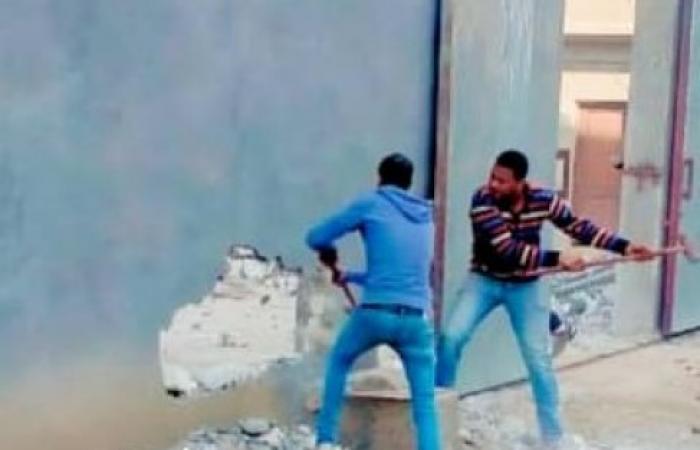 حي وسط...إزالة أعمال بناء مخالف على أرض زراعية بقرية أبيس السابعة