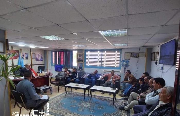 "زهير "رئيس مدينة برج العرب يطالب بالضرب من حديد على رؤوس المخالفين
