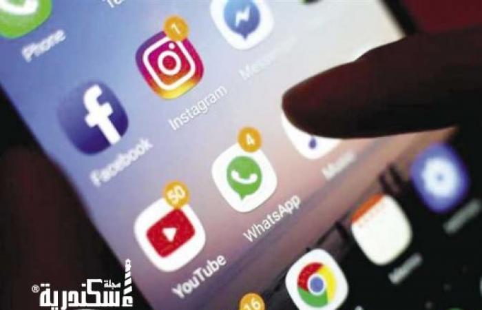 التحقيق مع عاطلان بتهمة سرقة حسابات «فيس بوك» وابتزاز أصحابها