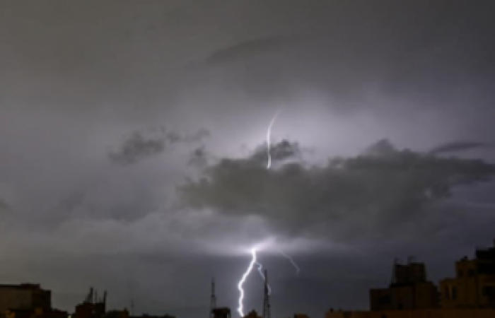 لوحة فنية من عاصفة الخميس على الإسكندرية عدسة اسلام السيد الدرملى