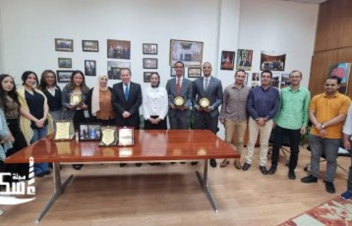 كلية الدراسات الاقتصادية والعلوم السياسية تكرم أبناءها من الملحقين الدبلوماسيين الجدد