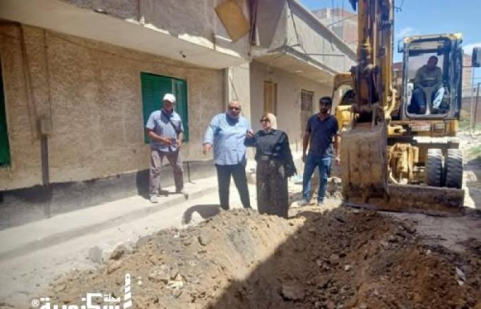 رئيس حي العامرية أول تتابع أعمال رفع كفاءة الطرق والمرافق بنطاق الحي