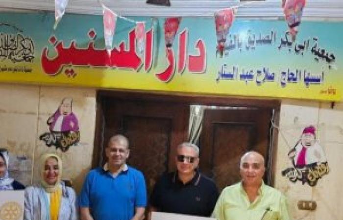 روتاري الفيوم يرسم البسمة على وجوه نزلاء دار أبو بكر الصديق للمسنين