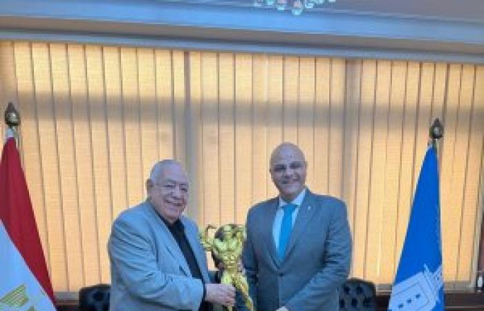 محافظ الإسكندرية يستقبل وفد الاتحاد المصرى للياقة البدنية وكمال الاجسام