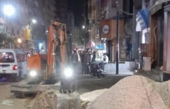 حي العجمي يواصل تنفيذ أعمال رصف الطرق ورفع كفاءتها ضمن أعمال رد الشئ لأصله بنطاق الحى