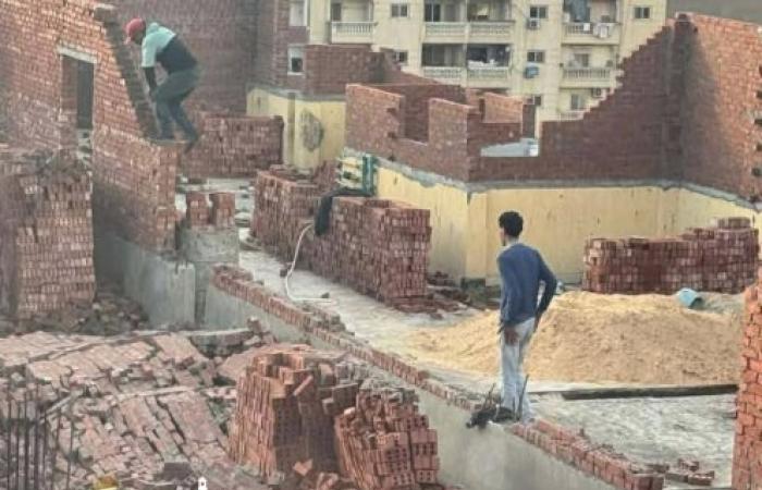 إيقاف أعمال بناء مخالف والتحفظ على "ونش" في حملة مكثفة لحي ثان المنتزه بشارع 10 إسكوت