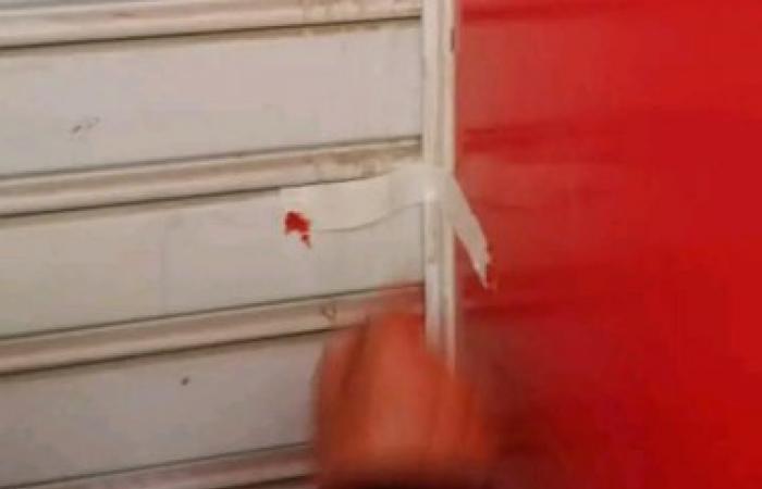 غلق وتشميع محل بشارع محرم بك خلال حملة مكبرة لحي وسط