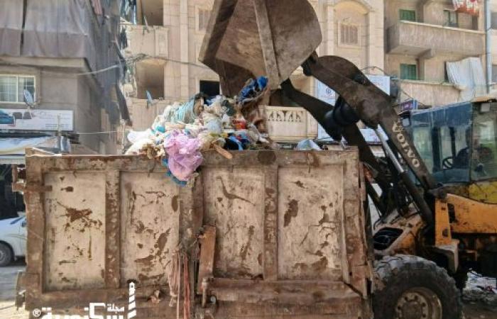 رئيس حي شرق تقود حملة مكبرة لإزالة الاشغالات والتعديات من حرم الطريق