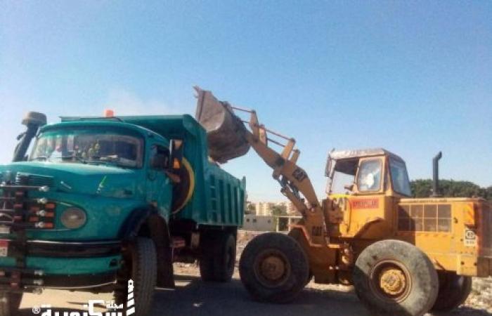 حي العجمي يواصل متابعة رفع كفاءة منظومة النظافة وتكثيف أعمال رفع المخلفات وتجريف الأتربة