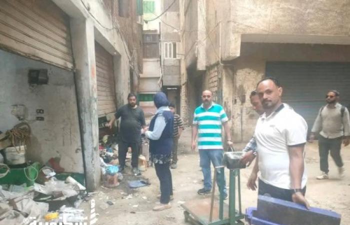 رئيس حى العجمى تواصل حملات مكافحة ظاهرة النباشين  والحملات تدااهم بؤر ومخازن تجميع وبيع المفروزات بالمناطق السكنية بشارع البيطاش