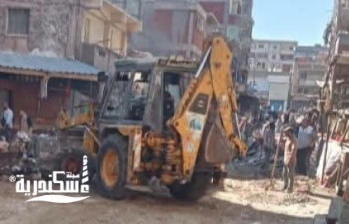 تنفيذاً لتكليفات المحافظ.. حملات يومية لتجريف الأتربة ورفع المخلفات بقطاعات حي العجمي