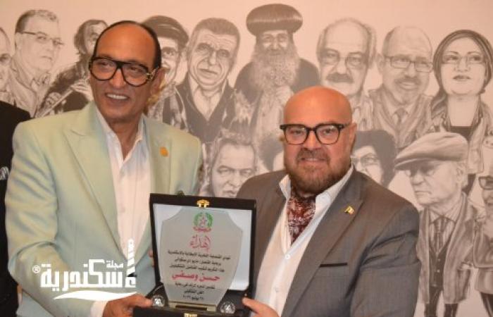 نقيب التشكيليين بالإسكندرية يشدد على أهمية توفير الدعم اللازم للشباب الموهوبين