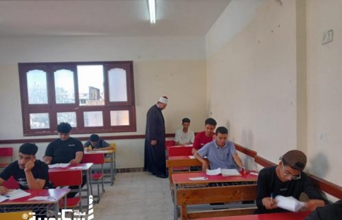 في ختام أسبوعها الثالث.. رئيس منطقة الإسكندرية الأزهرية يتابع امتحان الصرف بلجنتي بنين الإسكندرية وفتيات سموحة