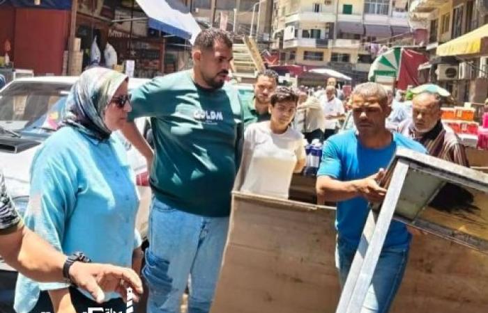تطوير وإزالة مخالفات.. رئيس حي الجمرك يتابع رفع كفاءة شارع النصر وإزالة ٢٠ إعلاناً عشوائياً