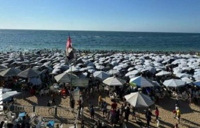 إشغالات شواطئ الإسكندرية اليوم: "الهانوفيل" يرفع لافتة كامل العدد.. ومعدلات إقبال مرتفعة بالقطاع الشرقي