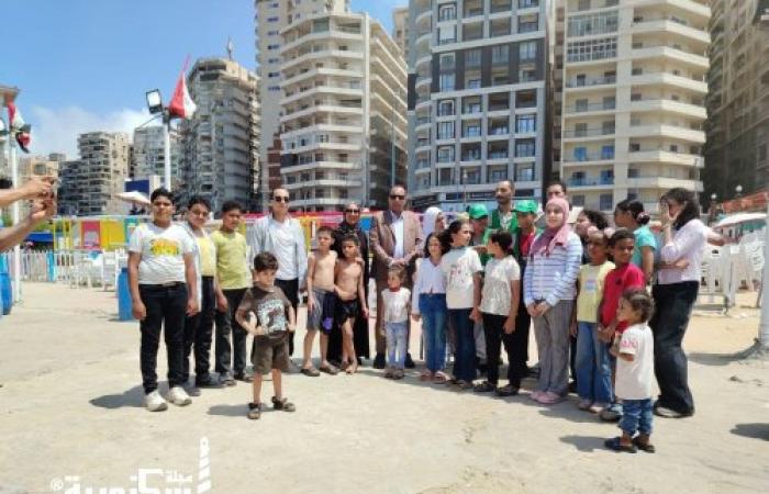 بمشاركة جمعية خليك إيجابي.. لجنة حماية الطفل بحي المنتزة أول تنظم احتفالية ترفيهية لأطفالها ورواد شاطئ محمود سعيد