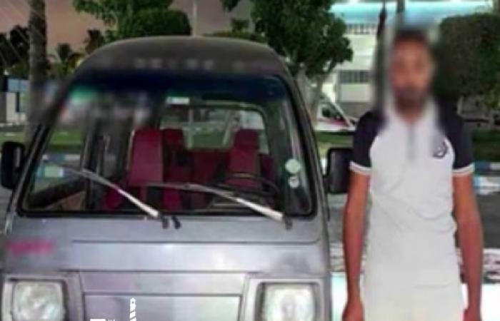 القبض على سائق "ميكروباص فان" يعيق الحركة المرورية ويحميل الركاب من منتصف الطريق بالإسكندرية
