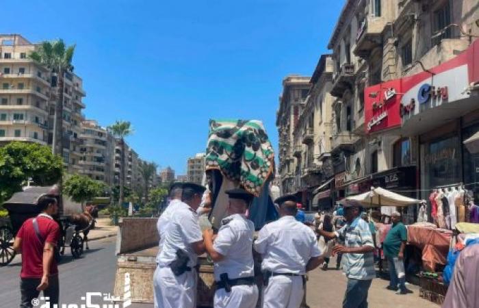 حملة مكبرة لإزالة 122 إشغالاً و70 حال هالك بحي الجمرك لسيولة الحركة المرورية