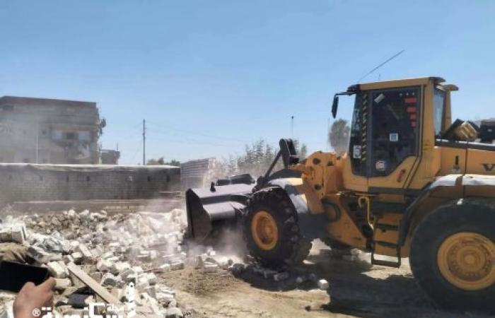 حي العامرية أول: إزالة 3 حالات بناء مخالف في المهد والتحفظ على "تروسيكلات" للنباشين