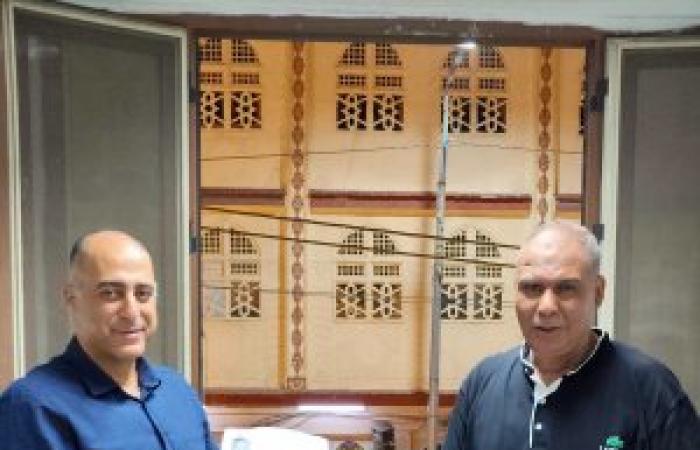 جبريل يسلم الفائزين تأشيرات العمرة وسط حالة من السرور