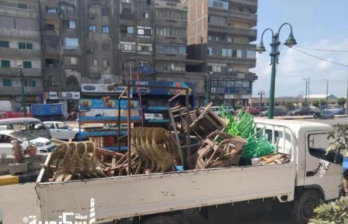 حامد متولى رئيس حى العجمى يشن حملة لإزالة الإشغالات تسفر عن التحفظ على عدد ١٤٣ حالة إشغال متنوع