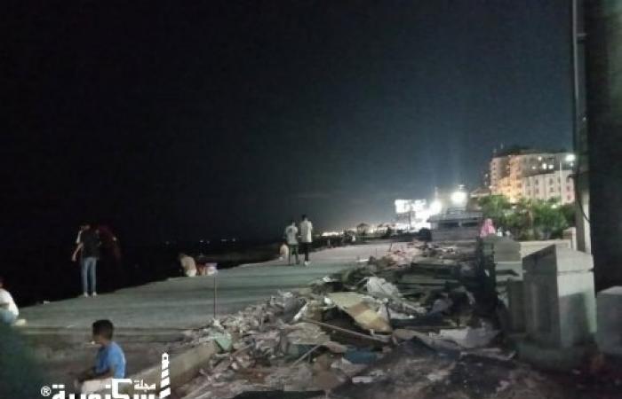 رؤية البحر خط أحمر.. حي وسط الإسكندرية يواصل رفع مخلفات إزالة منشأة بكامب شيزار