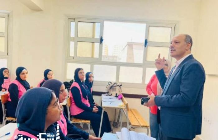مدير مديرية التربية والتعليم بالإسكندرية يتابع انتظام الدراسة بمدرسة بشاير الخير ٨ الثانوية بنات ويطمئن الطالبات بشأن البكالوريا المصرية