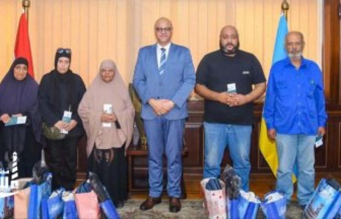 محافظة الإسكندرية: تسلم 6 رحلات عمرة لوالدي شهيدي الواجب "سليمان عبد العزيز وزياد محمد" وأمهات العرايس المكافحات بدعم من صندوق «تحيا مصر»