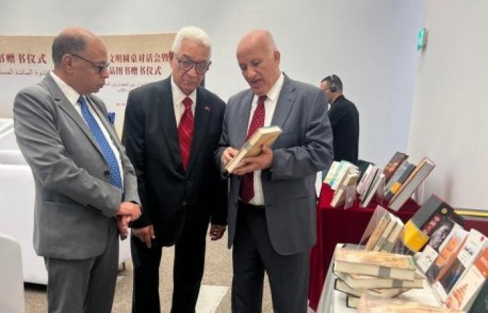 جمعية الصداقة المصرية الصينية تشارك في إهداء مجموعة من الكتب الصينية إلى مكتبة المتحف المصري الكبير
