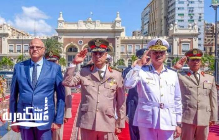 محافظ الإسكندرية وقائد المنطقة الشمالية ومدير الأمن يضعون إكليلاً من الزهور على النصب التذكاري للشهداء
