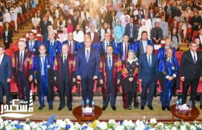 محافظ الإسكندرية يشهد حفل تخرج الدفعة الأولى من كليتي الحاسبات والعلوم بجامعة الإسكندرية الأهلية